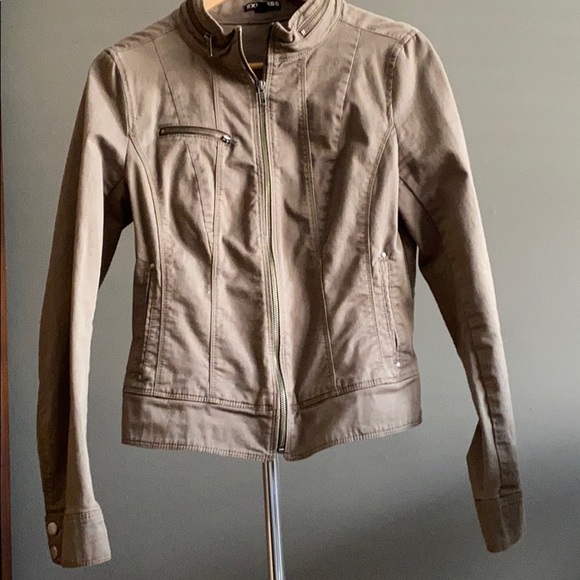 Jacket - Picture 1 of 4